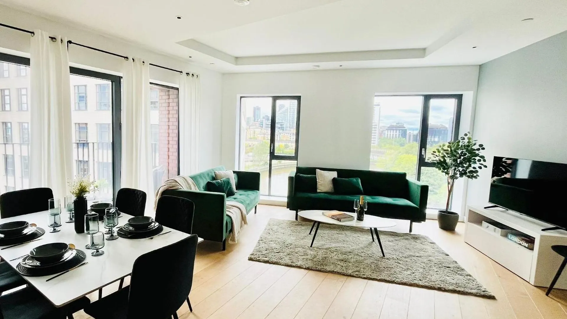 Luxurious Apartment - Prime Location Near Excel, O2 & Canary Wharf London