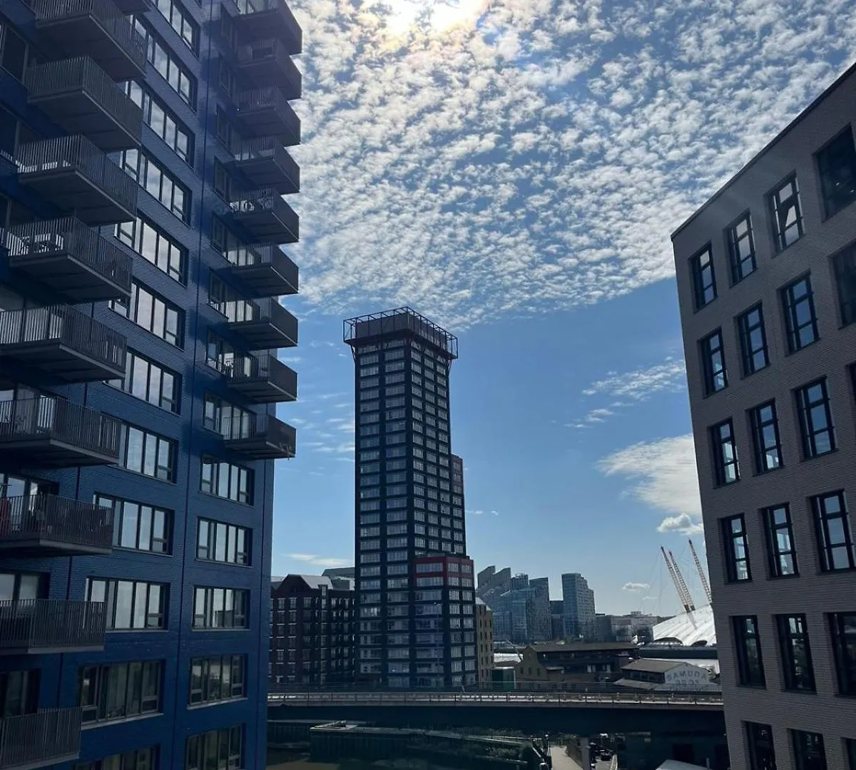Luxurious Apartment - Prime Location Near Excel, O2 & Canary Wharf London