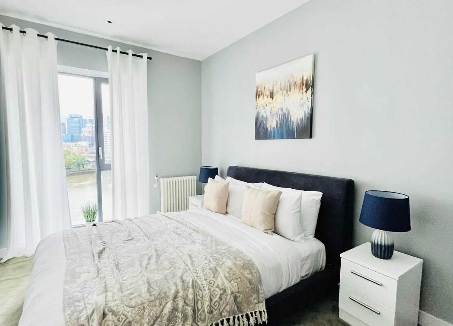 Luxurious Apartment - Prime Location Near Excel, O2 & Canary Wharf London